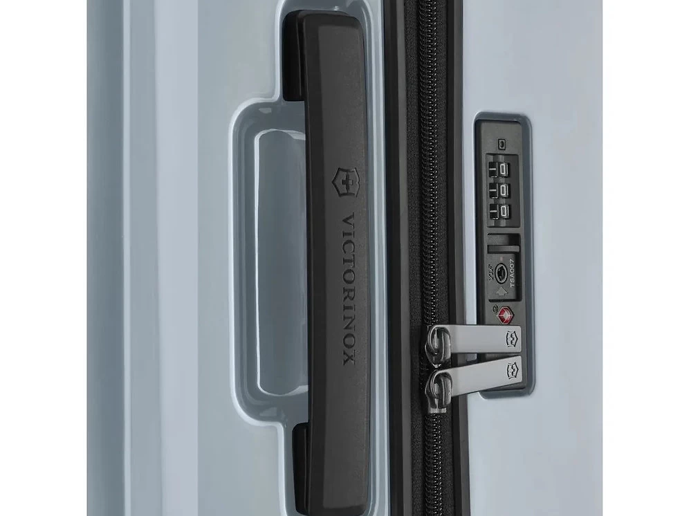 Victorinox Airox Large Hardside Case 2 Victorinox Airox Large Hardside Case - Image 2