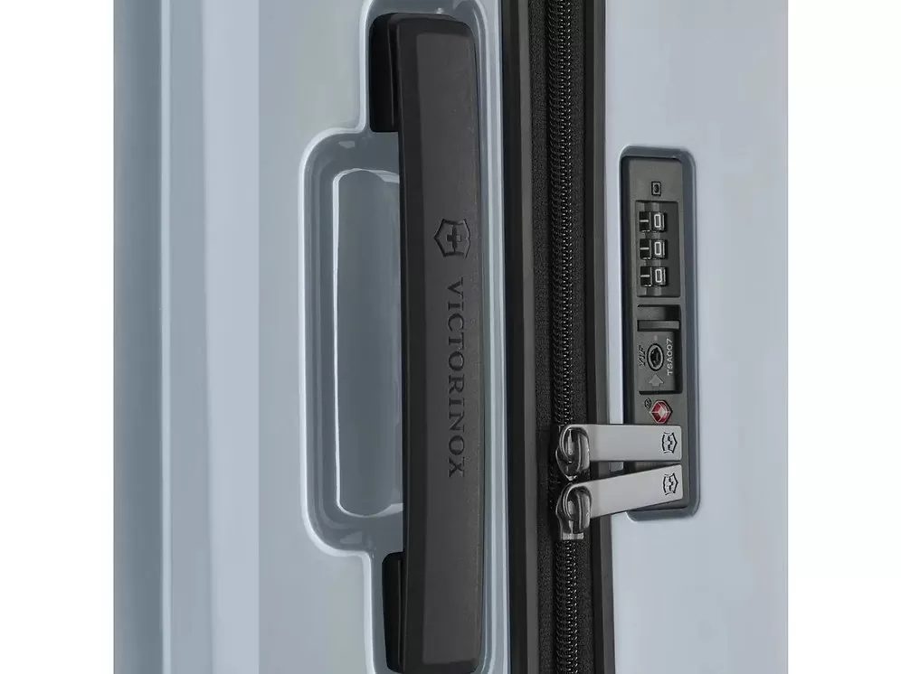 Victorinox Airox Large Hardside Case 2 Victorinox Airox Large Hardside Case - Image 2